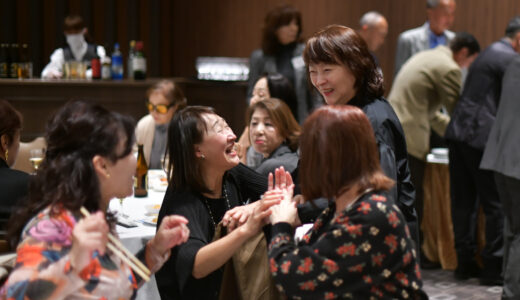 【写真】楽しい会話